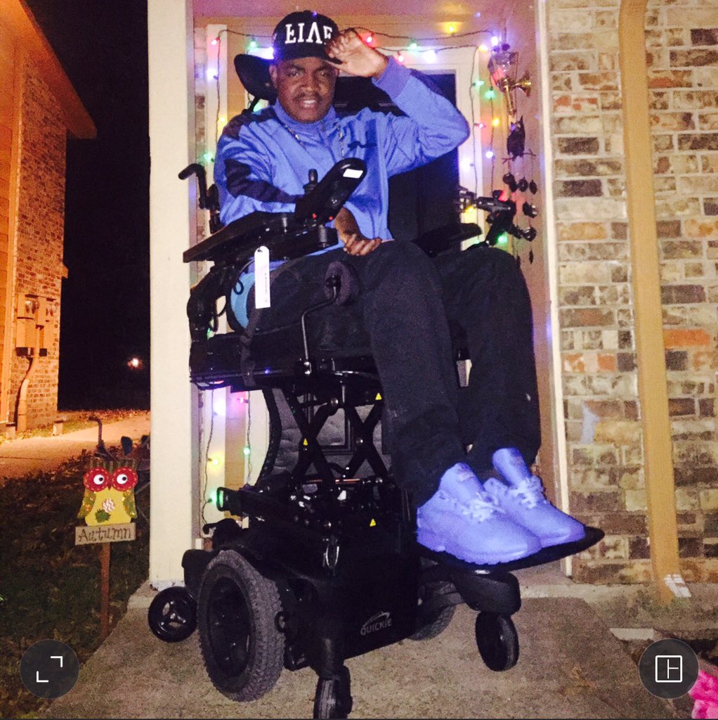 AlmightyBoogie_'s tweet photo. Now my wheelchair cost more than some of y'all cars!🤑♿️ New Wheelchair , who dis ?
#UpgradeChallenge https://t.co/A2fFCdkmSe