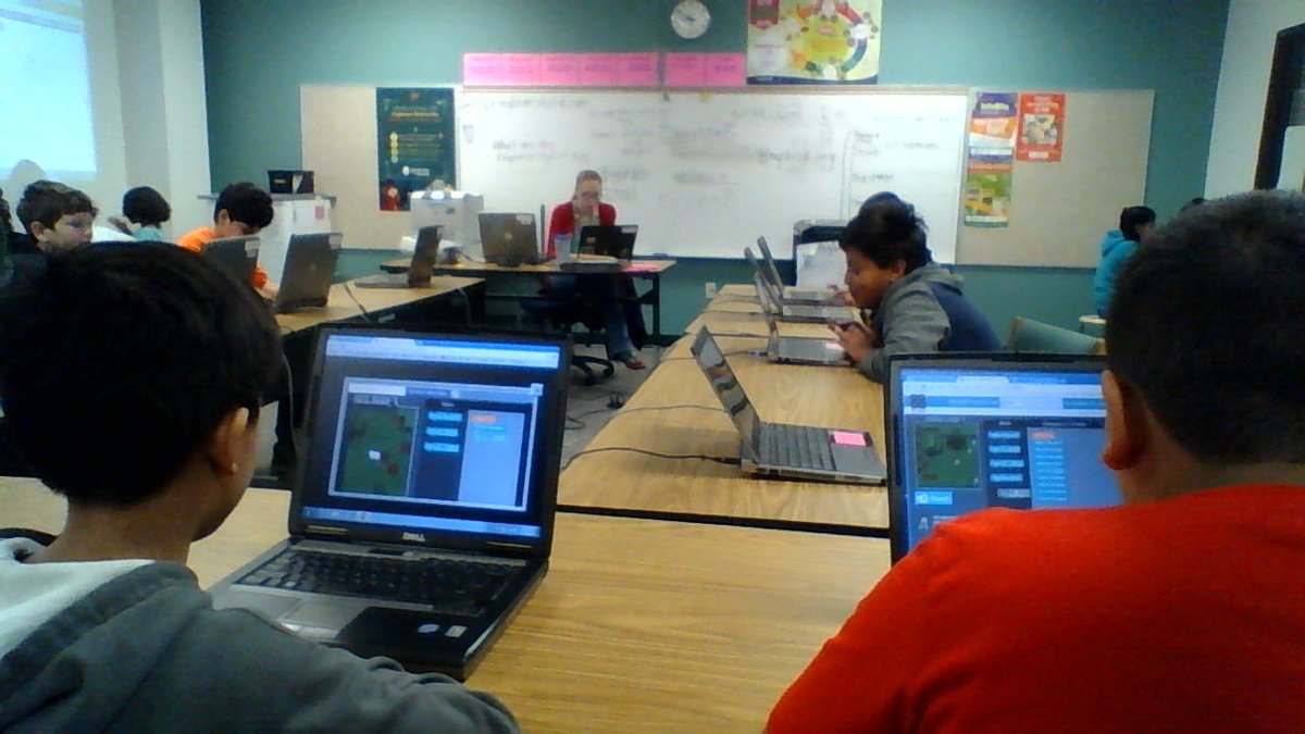TCElara's tweet image. Check out 4th grade's Hour of Code! @TerraceElem  @hourofcode  @SBISD  #HourOfCode  #TCEHourofCode