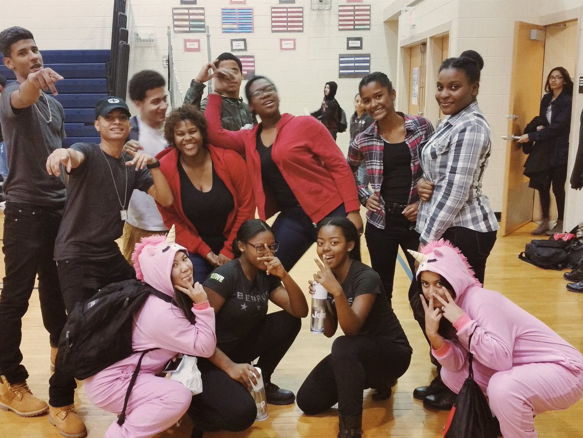 JsecClassof2016's tweet photo. Twin day Part 2 #JsecSpiritWeeK https://t.co/t9wZ7j2I82