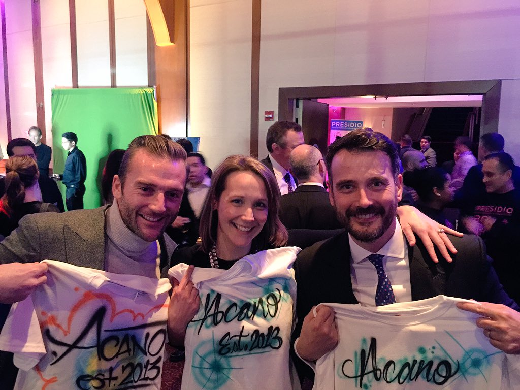 AlexAtSnowflake's tweet photo. Team @AcanoCo NYC snagged some sweet shirts at the @Presidio holiday party. #swag #established2013 #jealous https://t.co/RubZJqELr6