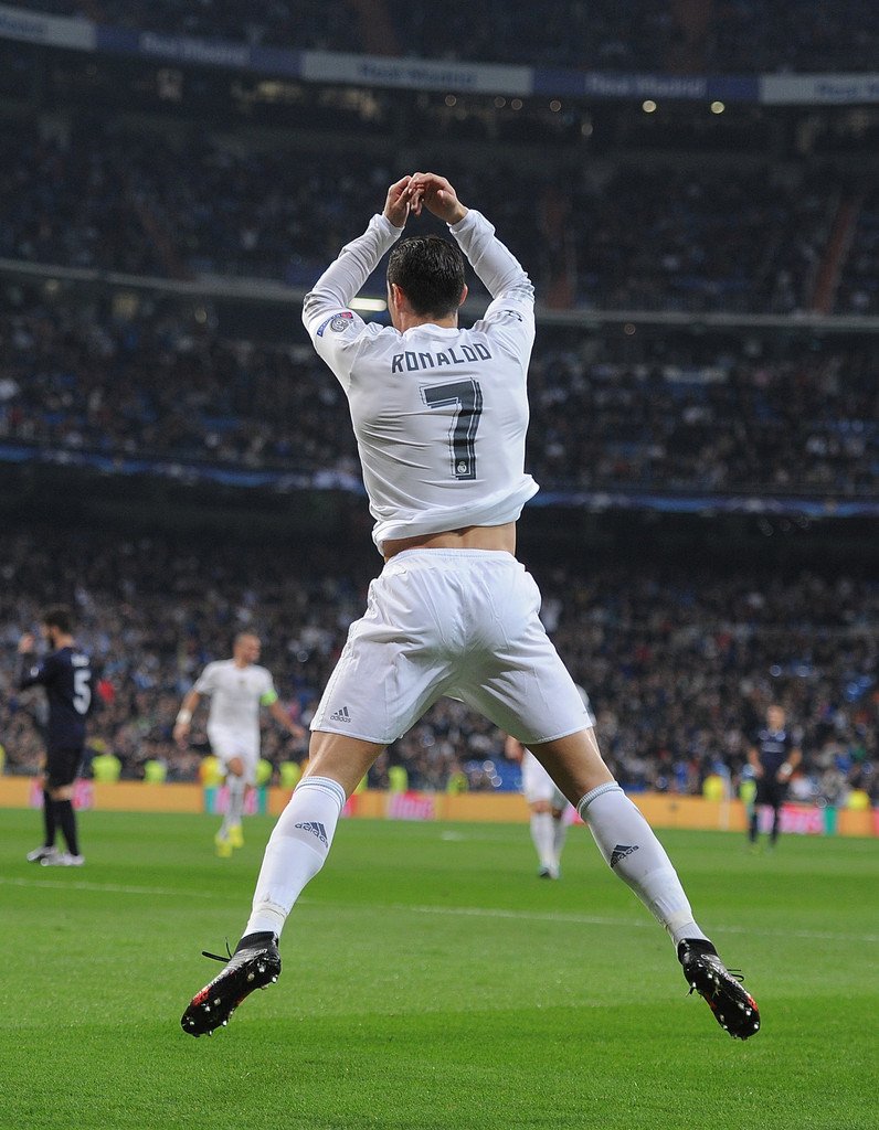 Ini adalah untuk pertama kali dalam karirnya Cristiano Ronaldo mencetak 4 gol di Liga Champions. Spesial.