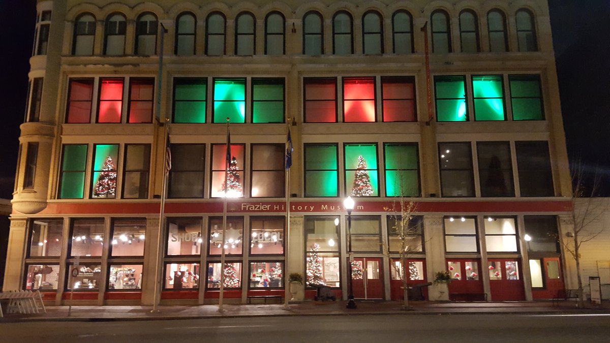 Downtown_Lou's tweet photo. Look at those beautiful decorations! #holouday #somethingdifferenteveryday https://t.co/8tm9bbhcx1
