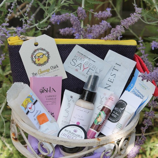 ButFirstJoy's tweet photo. I think that every woman would love this #samplebag for Christmas! Head to @thechoosychick to check it out! https://t.co/OzIFy625uC