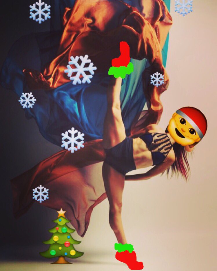 mmsanett's tweet photo. Happy Holidays from Santa Sanett.
🎅🏼🎄🎁🛍🍞 https://t.co/LMW9yx9M3w