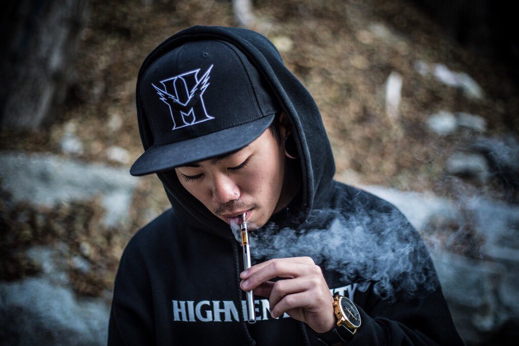 nervxone's tweet photo. Being a model boy with @1clickgreen @RYANHADJI @HighMentalityOA 🔥 https://t.co/cLmtsG2v8F