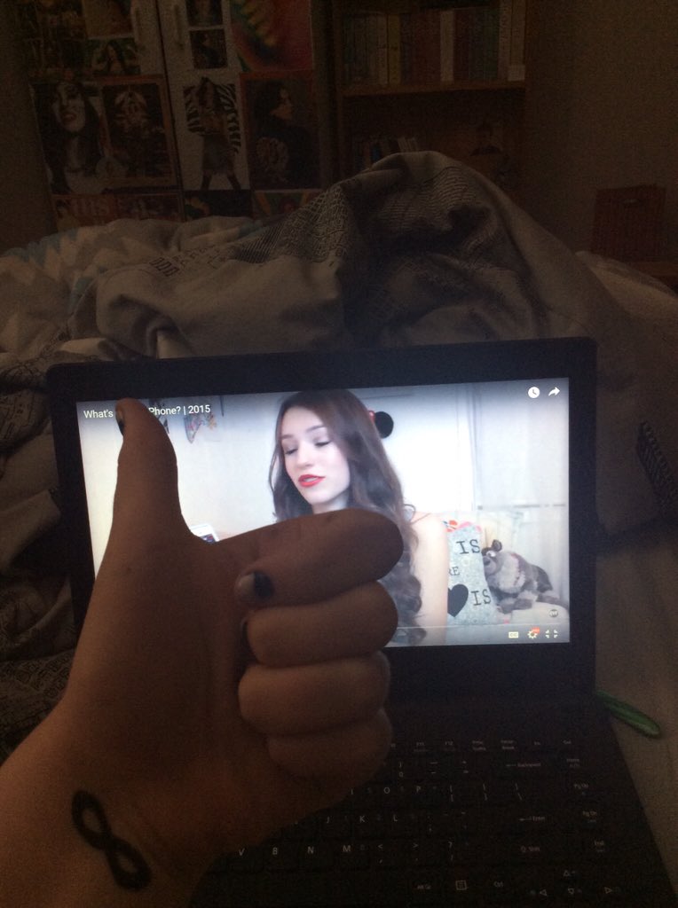 maddyrocksme100's tweet photo. Watching miss flicks videos lover her too bits @GoWithFlick 😻😻😻💗💗💗💗💗 https://t.co/TpeLNGQDRa