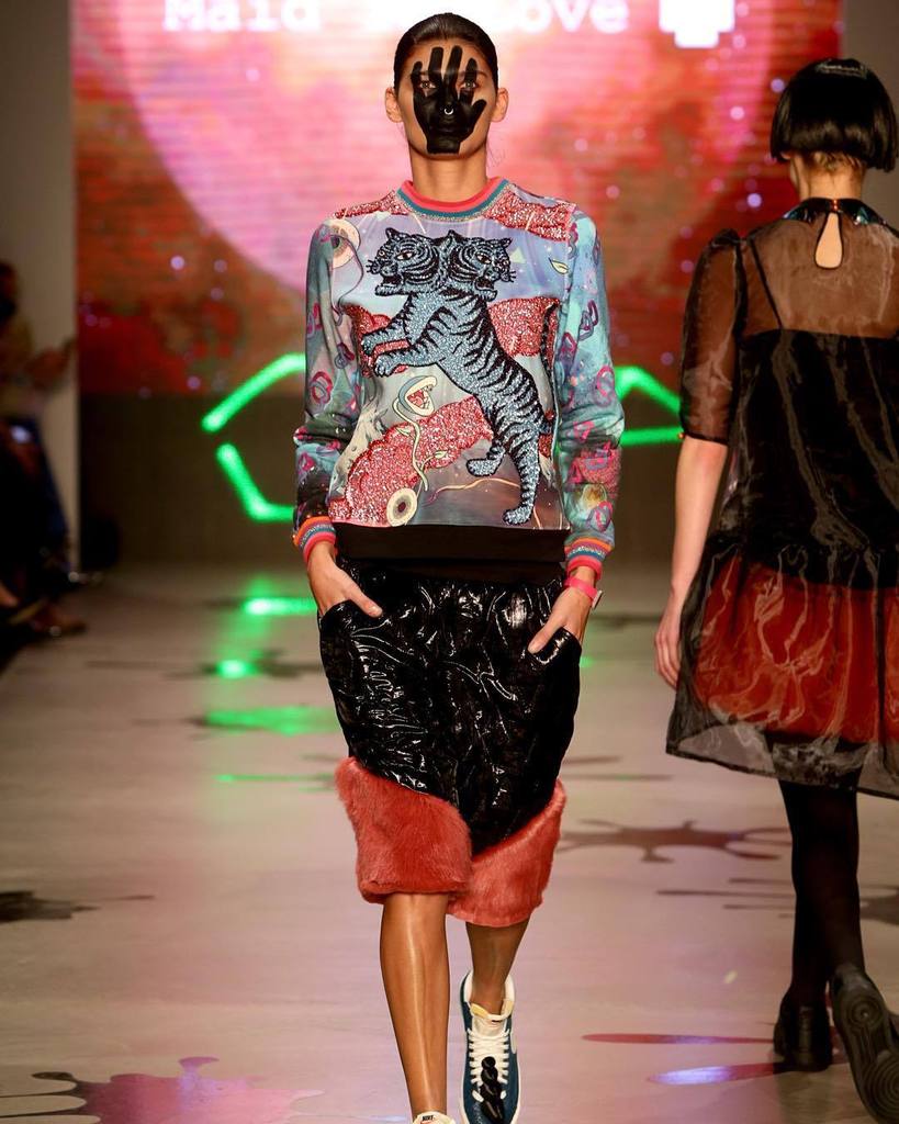 MaidinLove_'s tweet image. Maid in Love AW1516 'Moonbastic'sweatshirt 🌌#savethegalaxygetthegirl #maidinlove 👉🏻👉🏻@bilstore @giziagate check out…