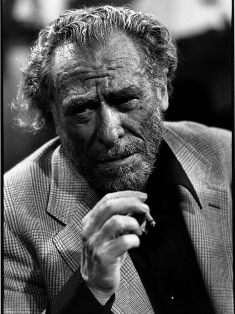 iyitweet's tweet photo. "Dostumsan yanımda, düşmanımsan karşımda ol. Ortada bir yerde isen, benden uzak ol." 

/Bukowski/ https://t.co/AQwdRfK2YY