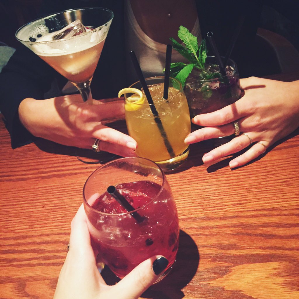 querellesblog's tweet photo. Grosse soirée de dégustation des nouveaux cocktails d'hiver à @TheKeg!👌🏼🍹#Coquetail https://t.co/9XQGoq8kn2