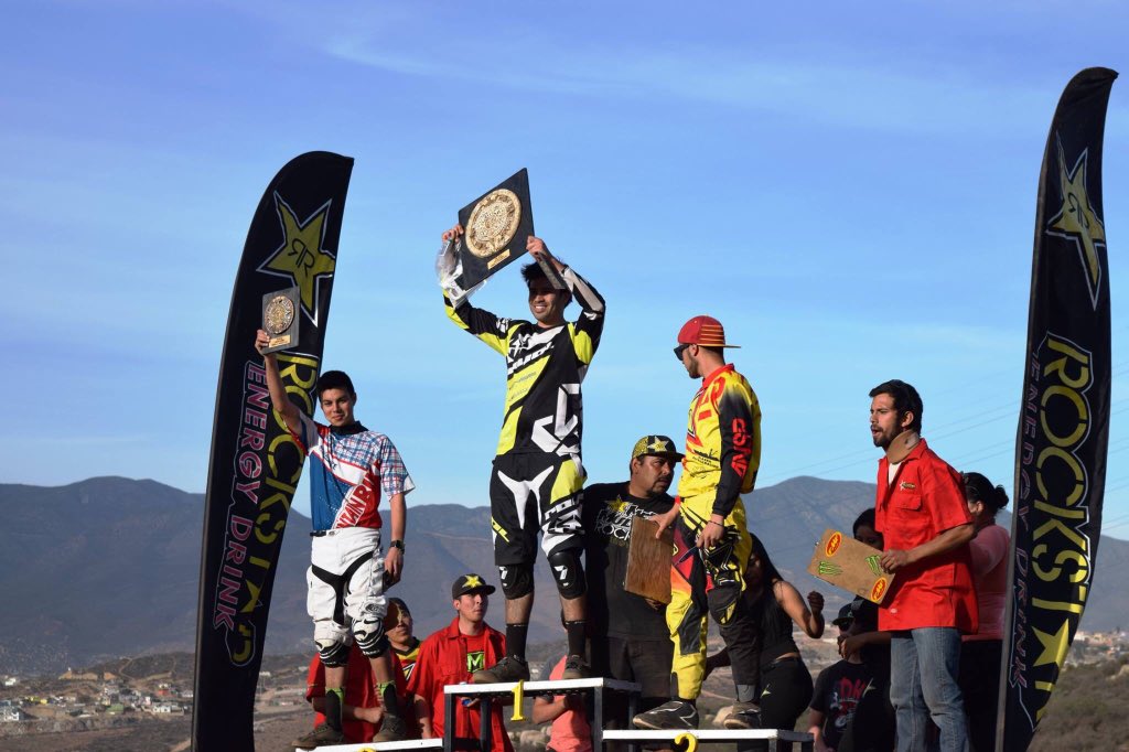 Fonse03's tweet image. Con Los compas en el podium