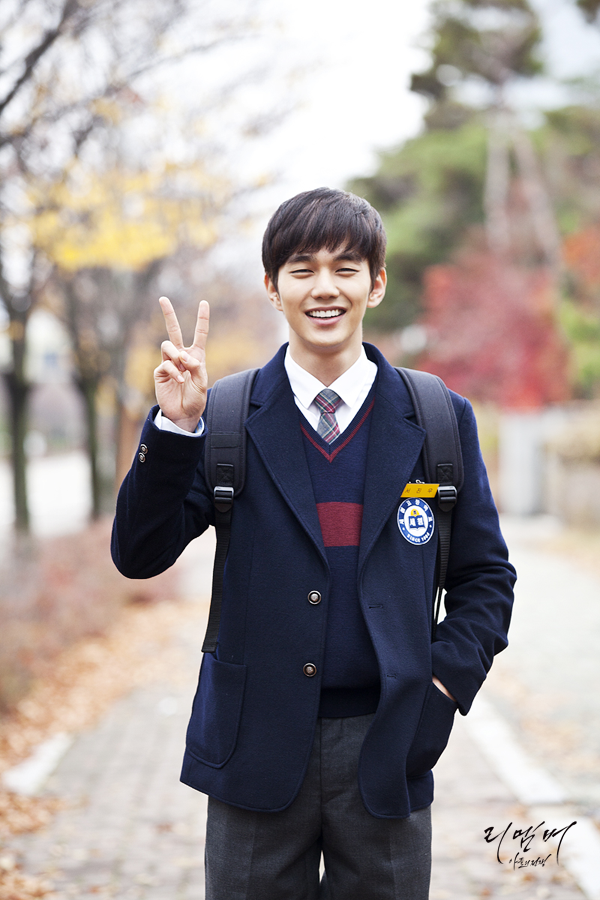 SBSNOW's tweet photo. [#REMEMBER DAY D-DAY] #리멤버_아들의전쟁 진우(#유승호) 미소는 내 취향 저격 내 취향 저격 ♬ https://t.co/Aib143pbsT