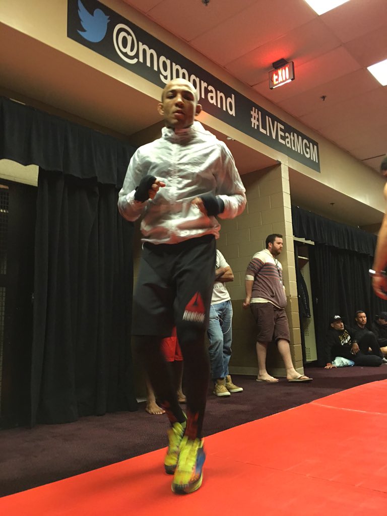 josealdojunior's tweet photo. Treino! No Brasil já tá de madrugada, mas aqui ainda é hora de trabalhar! #AndStill #EquipeAldo https://t.co/QB96BXgPxs