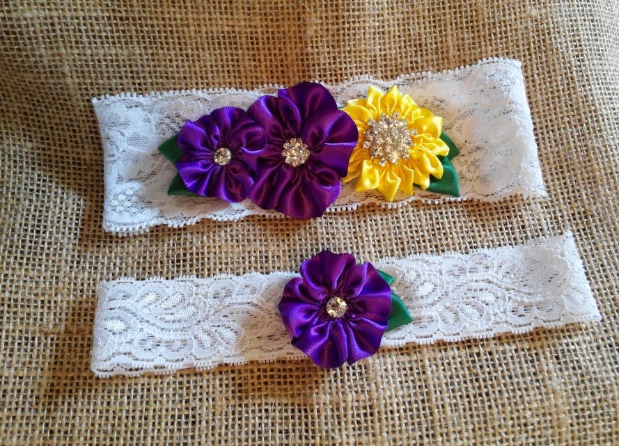 allaheartdesire's tweet image. Wedding Garter, Bridal Garter Set, White Lace Garter with P… etsy.me/1HmSveN #weddingchatter #KeepsakeGarter
