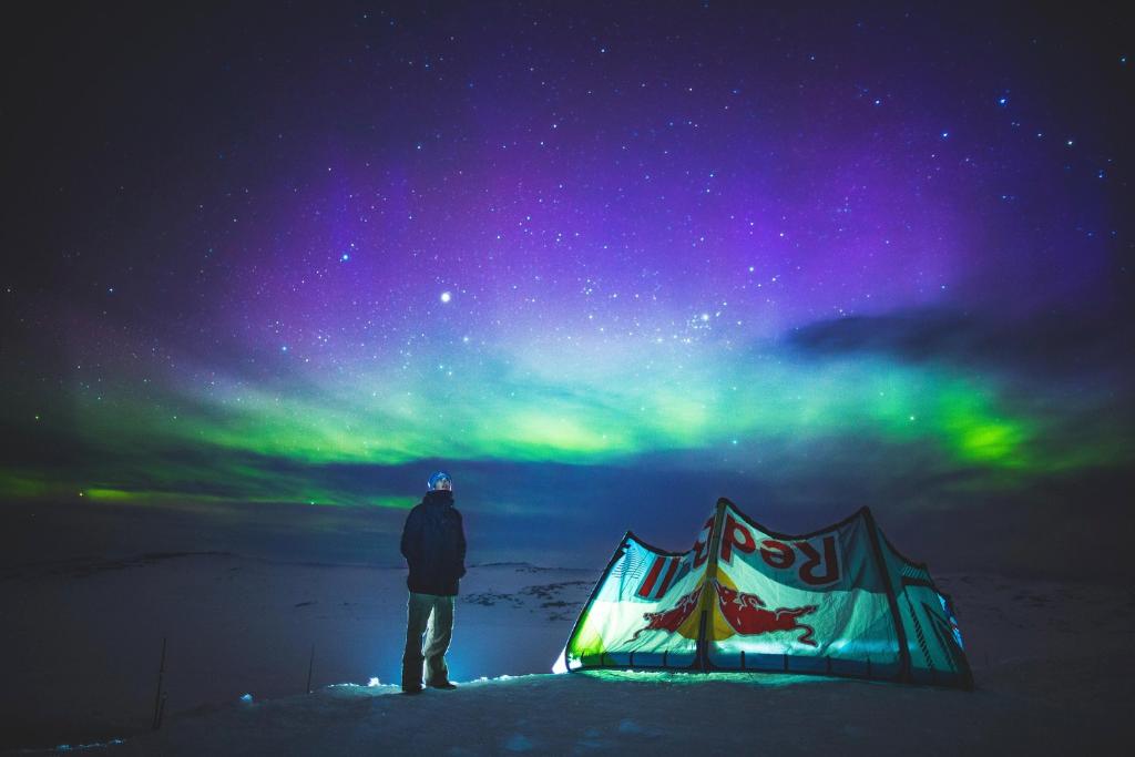 RedBullUK's tweet photo. Be the boss of the cold this season! 10 hacks to keep you active this winter https://t.co/0lJO07EVLn https://t.co/fAq5Ozo7VR