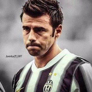 JJuventusGirl's tweet photo. E poi...
Nessuno parla di lui,  nessuno lo elogia 
Un grande campione,  il miglior difensore @andreabarzagli2 https://t.co/5cwmdDsC9C