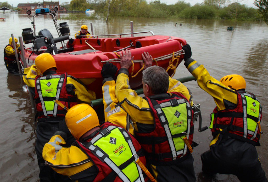 Gloucestershire #Firefighters tackle huge floods in07: Now we face cuts! Please sign bit.ly/1VX2EWO #NoCuts