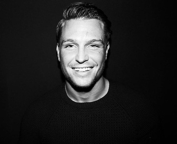 Track Of The Day: <a href="/TomZanettiTZ/">Tom Zanetti</a>'s 'Darlin' is a sure-fire hit - check out the video now. clashmusic.com/news/track-of-…
