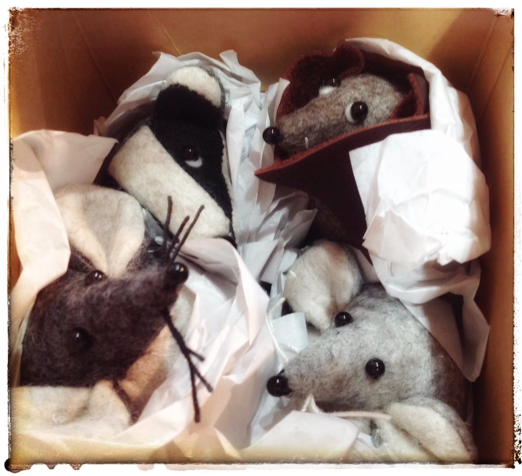 Nothing like opening a parcel &amp; seeing these little guys peeking out! Great start to morning, thanks <a href="/mirjamidesign/">Laura Mirjami</a>