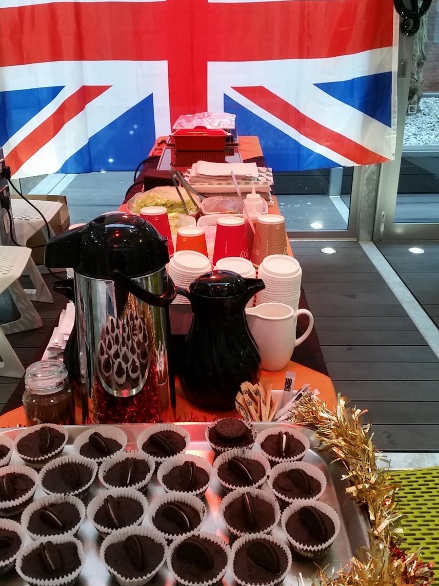 illusion_fusion's tweet photo. Half an hour to go!!! #food #foodie @MMU https://t.co/CT7SxA5df6