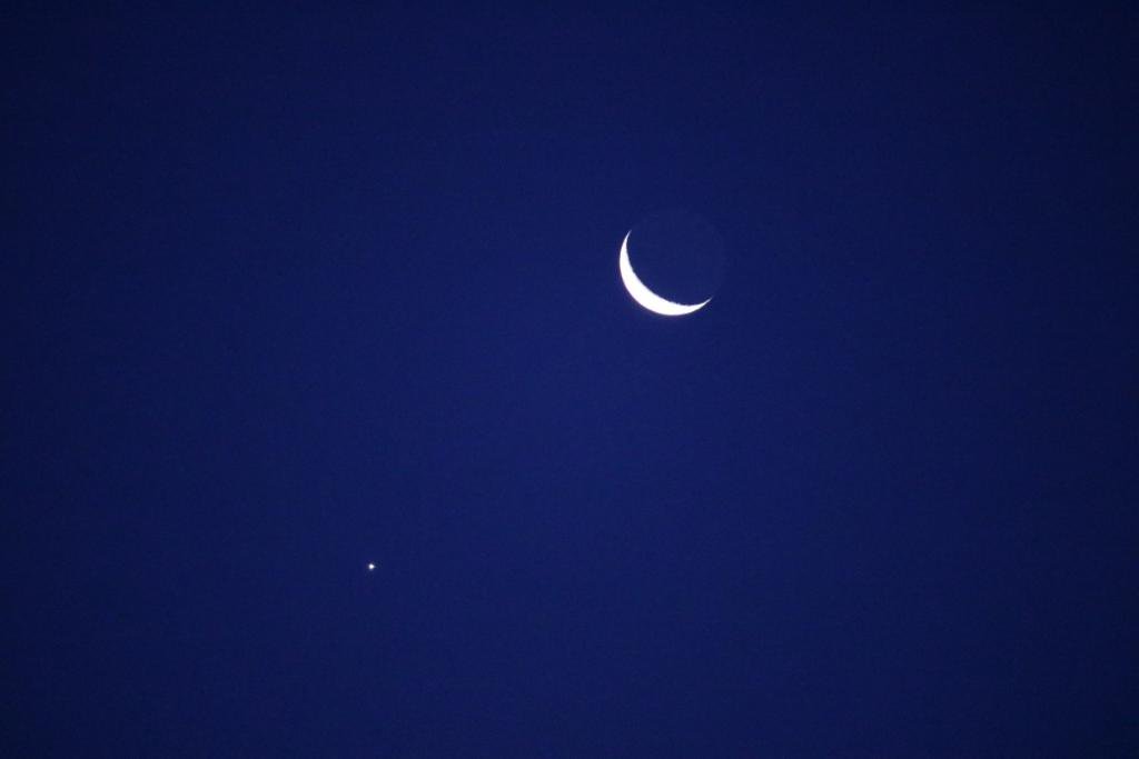 ForbesTech's tweet image. If you understand camera lenses, you can also calculate the size of objects. Here's how: onforb.es/1NJLHF9