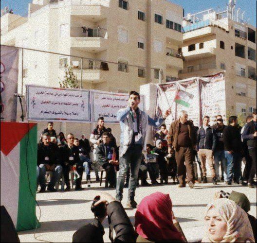 fanshaitham_hkh's tweet photo. #هيثم_خلايلي #هيثم_خلايلة 
#HKH
#يا_فلسطيني 
وحدة من ايديك فيها الميكرفون و الثانية علم بلادك و كوفيتك مزين أكتافك❤✌ https://t.co/UEtLD9xKSF