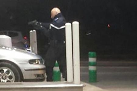 _lunion's tweet image. Arrestation arme au poing à la station-service de Champfleury, près de #Reims bit.ly/1ITMkL3