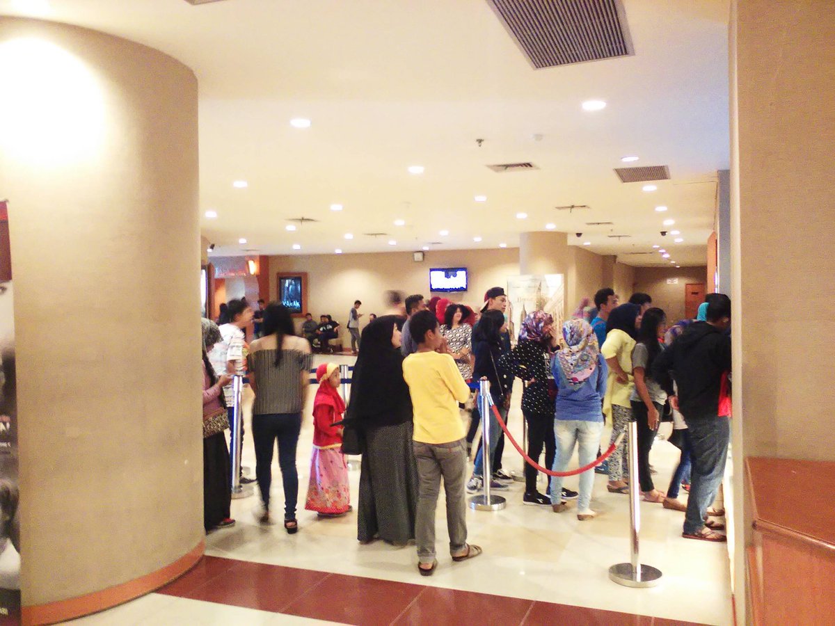 Hari Ini (Rabu 9 Des) Suasana MP Cinema21 Ramai Padat. Ramai yg nontn Bioskop,dtng dri Daerah2 Sulawesi