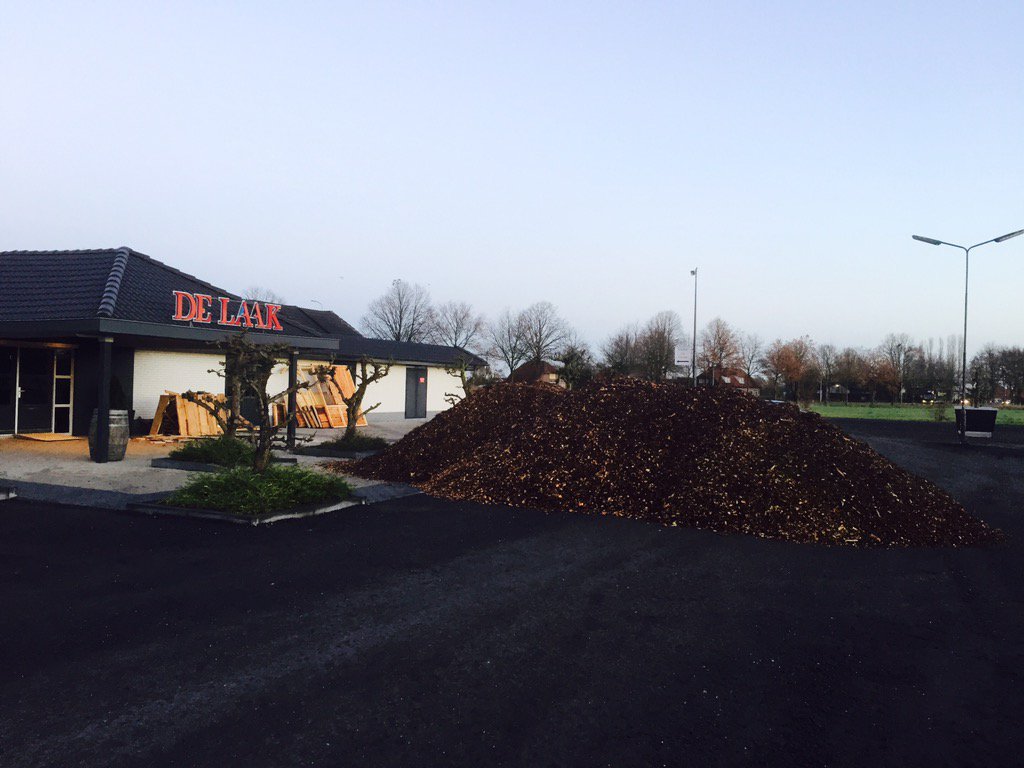 Opbouwen gaat beginnen #kerstbomendag @covebo #gewoongoedgeregeld