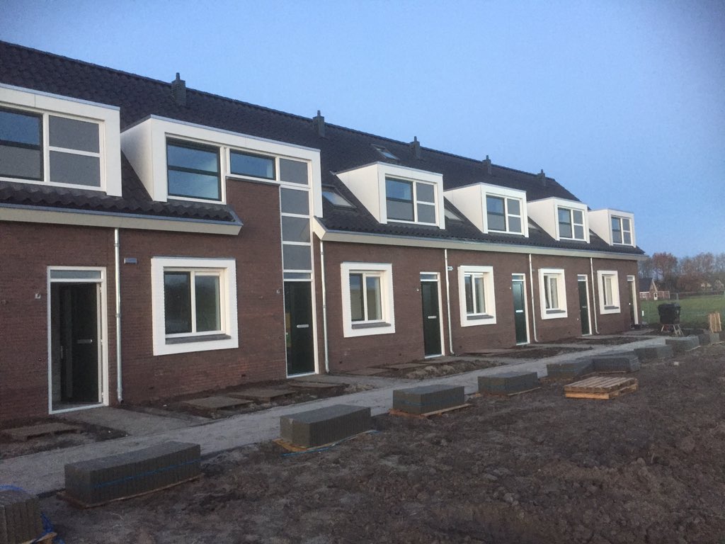 Vandaag worden de eerste woningen van project #DIWHI in <a href="/DBBiddinghuizen/">DB Biddinghuizen</a> opgeleverd. <a href="/albertkaptein/">albert kaptein</a> <a href="/MODULORbv/">Lucas Visser</a>