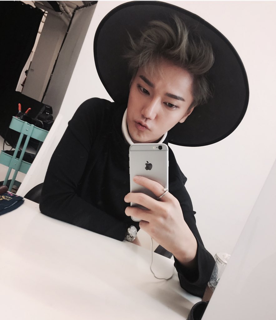 shfly3424's tweet photo. 이번주는 화보주 .. 🎉 #ceci #2016 #1월 #yesung https://t.co/Q5Bfr9CyCB