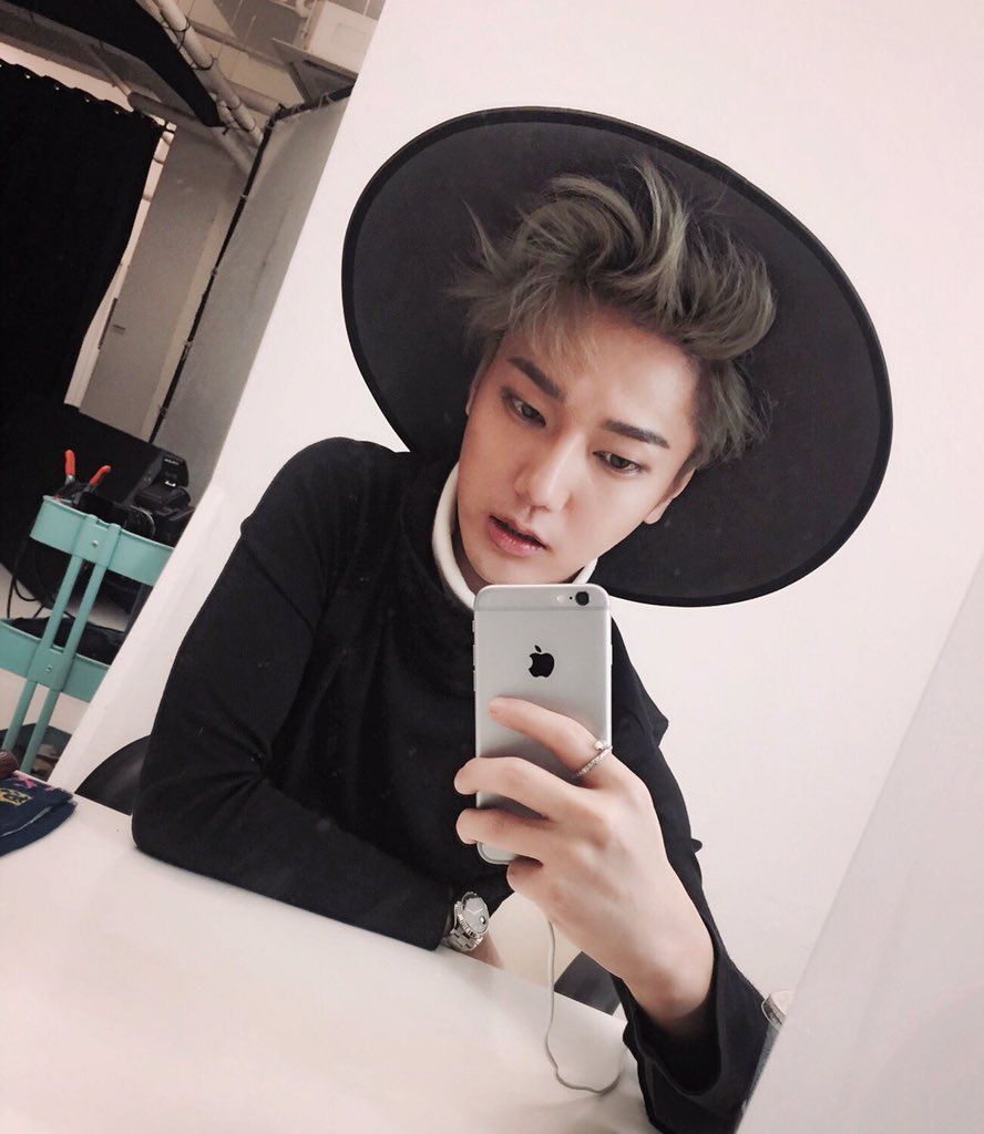 shfly3424's tweet photo. 이번주는 화보주 .. 🎉 #ceci #2016 #1월 #yesung https://t.co/Q5Bfr9CyCB