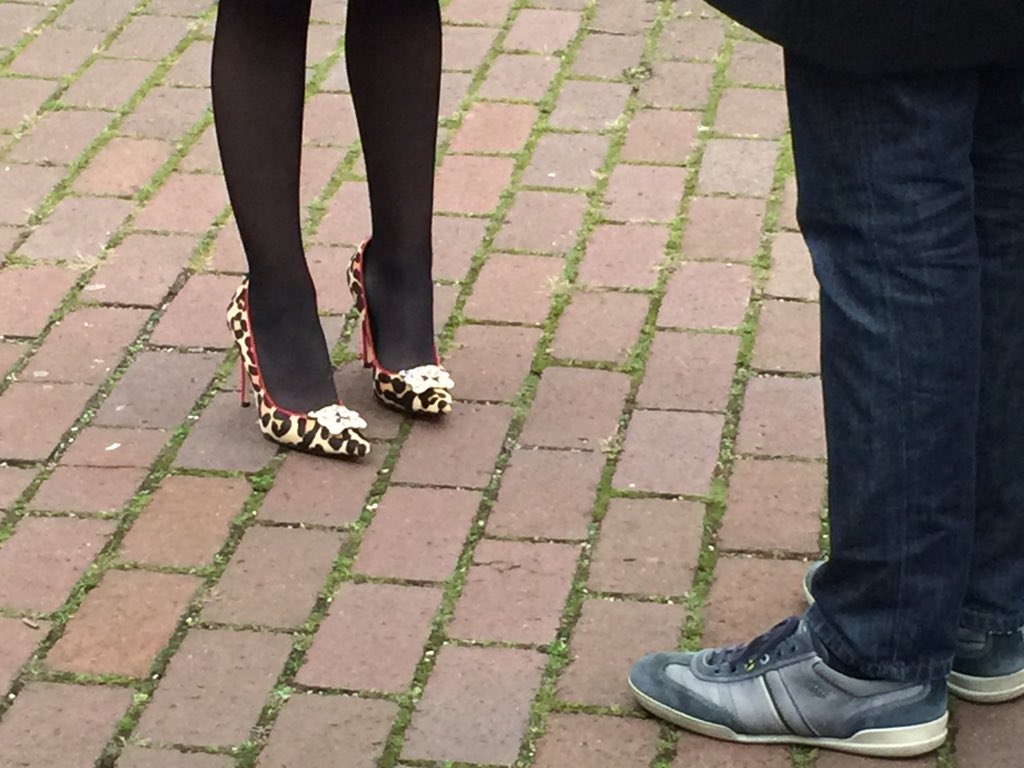 Sie erklärt den #NSU-Prozess - Andrea Titz vom #OLG #München tut das wie immer charmant, heute in Leopardenschuhen