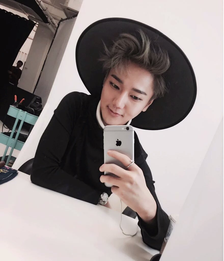 DZ_Elf15's tweet photo. [Trans] Yesung's update: This week, Photoshoot week.. 🎉 #ceci #2016 #January01 #yesung https://t.co/AfkxLAK2FP
