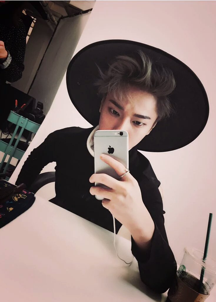 DZ_Elf15's tweet photo. [Trans] Yesung's update: This week, Photoshoot week.. 🎉 #ceci #2016 #January01 #yesung https://t.co/AfkxLAK2FP