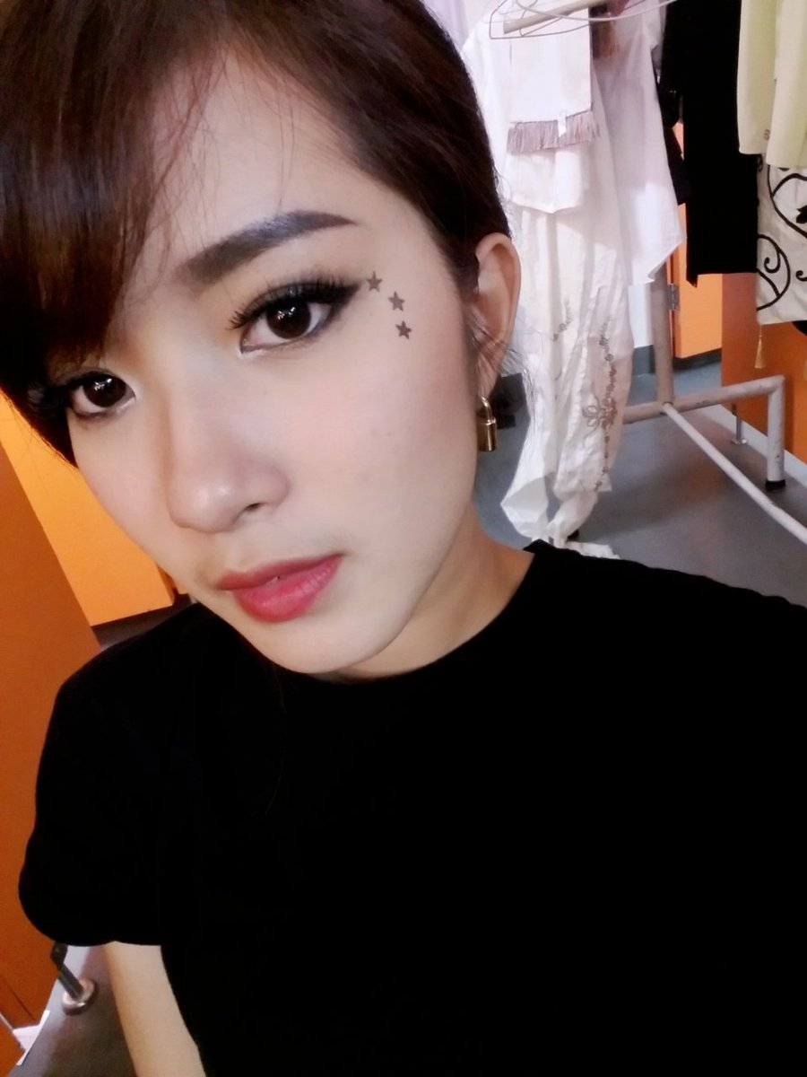 tataredita's tweet photo. ngefans bgt sama artis korea yg satu ini😂😄 tebak siapa namanya😆 https://t.co/rg7Y9cHe0D