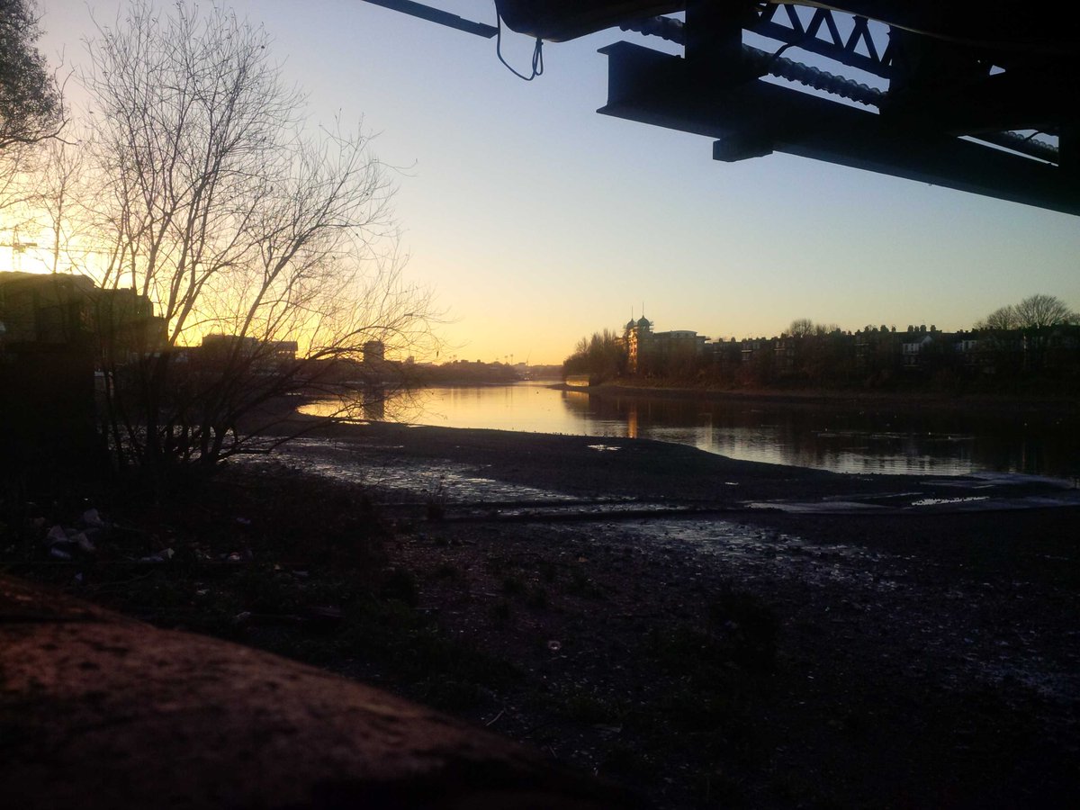 art_mag's tweet photo. #ThamesToday a lovely start to Wednesday - sunny and clear. https://t.co/waDG9s0ekp