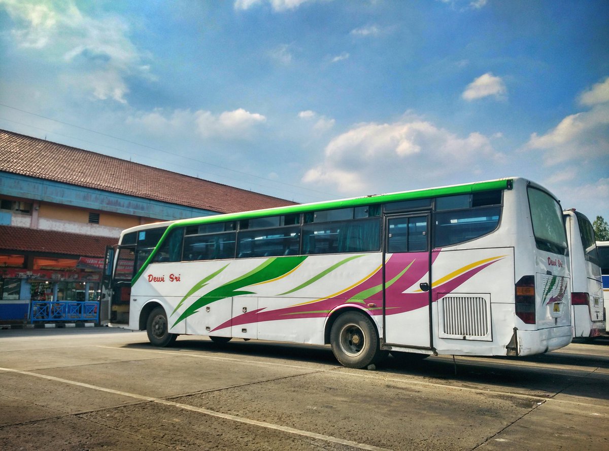 SukaFotoBis's tweet image. Dewi Sri, terminal Kampung Rambutan @dewisrimania