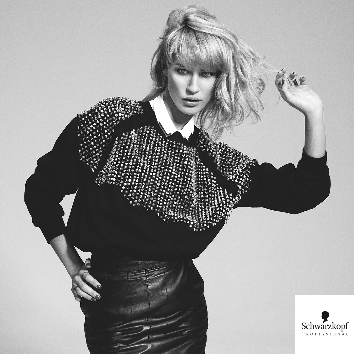 schwarzkopfproE's tweet photo. Sé la más HOT de esta #Navidad con #OSiS+ Hairbody spray de fijación y cuidado: https://t.co/1jcIfmVJqa https://t.co/obpinhqYrr