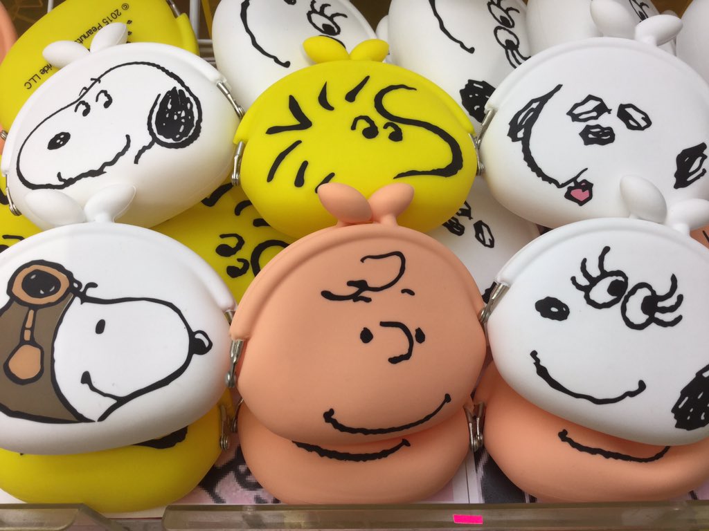 シルクハット川口 プライズ A Twitteren スヌーピーのシリコンがま口ポーチが登場いたしました 全部で6種類の可愛い顔デザイン入り 裏面はそれぞれの名前入りとなってます お好きなキャラをゲットしちゃってください スヌーピー がま口 T Co 2rqtgt0fcp