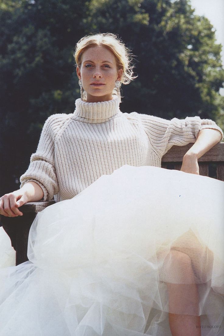 Winter woolies have a new meaning.. we love this jumper and tulle skirt combo. plattsandbrown.com/wow-winter-wed…