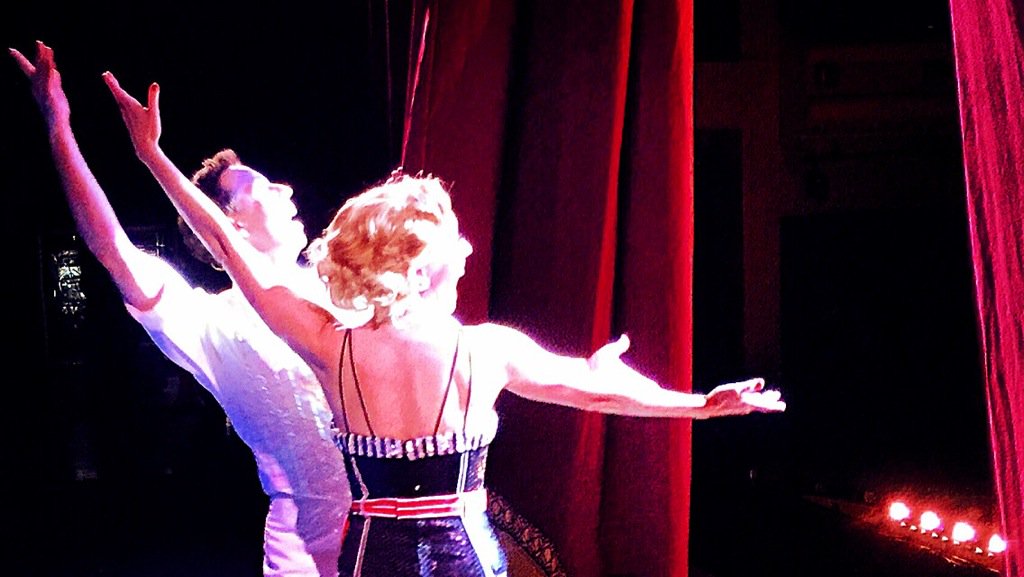 JeremyWBenton's tweet photo. #philandjudy #iloveapiano #IBWConTour #irvingberlinswhitechristmas https://t.co/yJGgVjO3mk