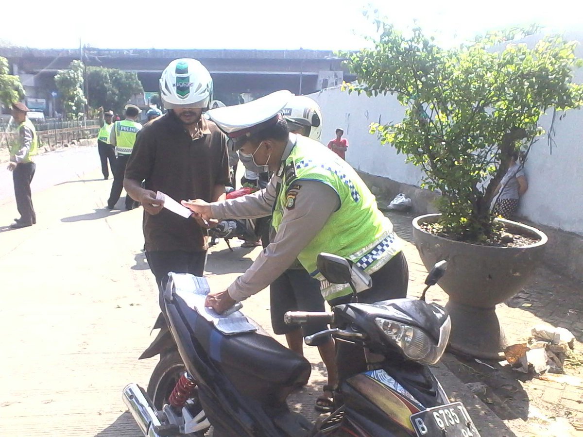 16:37 Penertiban &amp; penindakan pemotor yang melawan arus di Klender Jaktim