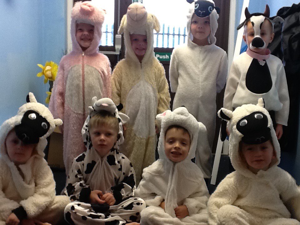 portmeadp's tweet photo. Reception are ready to perform their show for the juniors #pmdppse https://t.co/7YZMECxAlz