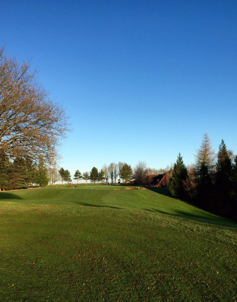 themillbrookgc's tweet photo. Taken today at 08:45!! December and still cutting the fairways!! Great day for golf⛳️ 01525 402269 to book📞 https://t.co/HVjiok8WRz