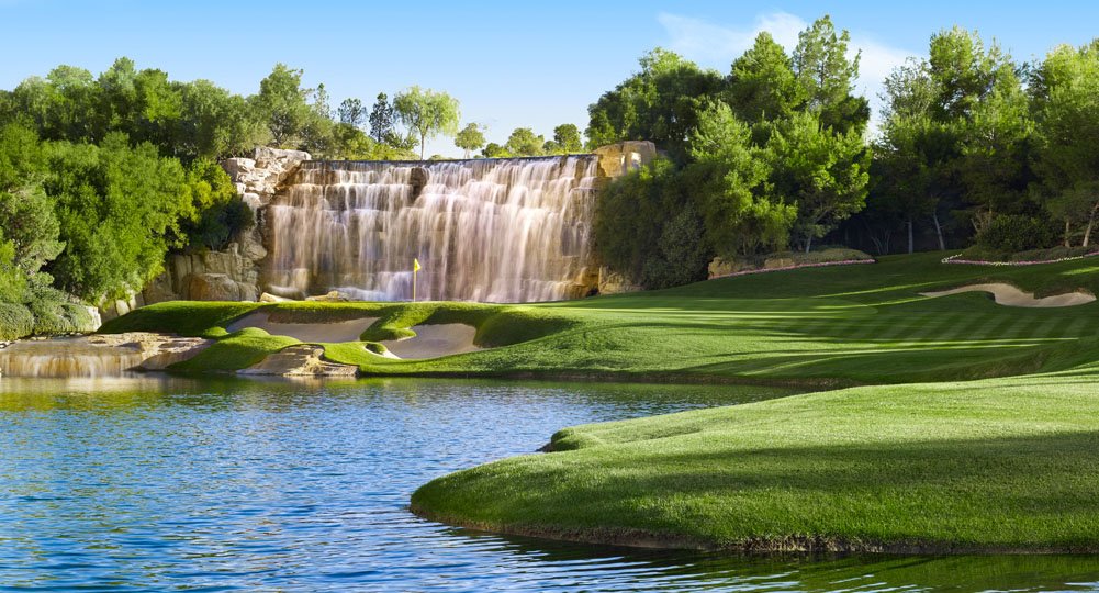 GolfTripsNow's tweet photo. Where would you rather play #golf? 
RETWEET for #Orlando, LIKE for #LasVegas! https://t.co/aIBooUtFfm
