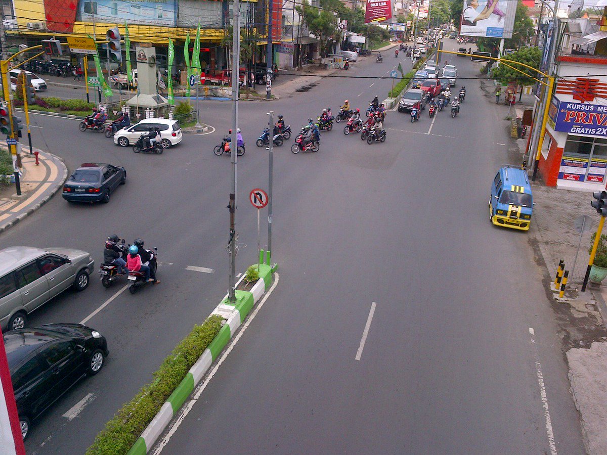 NoviaEkananta's tweet photo. Arus Lalu Lintas Lancar Pasca Pilkada

@Edunewsfm @official_itv #Sekar.M2 https://t.co/506gKaADkv