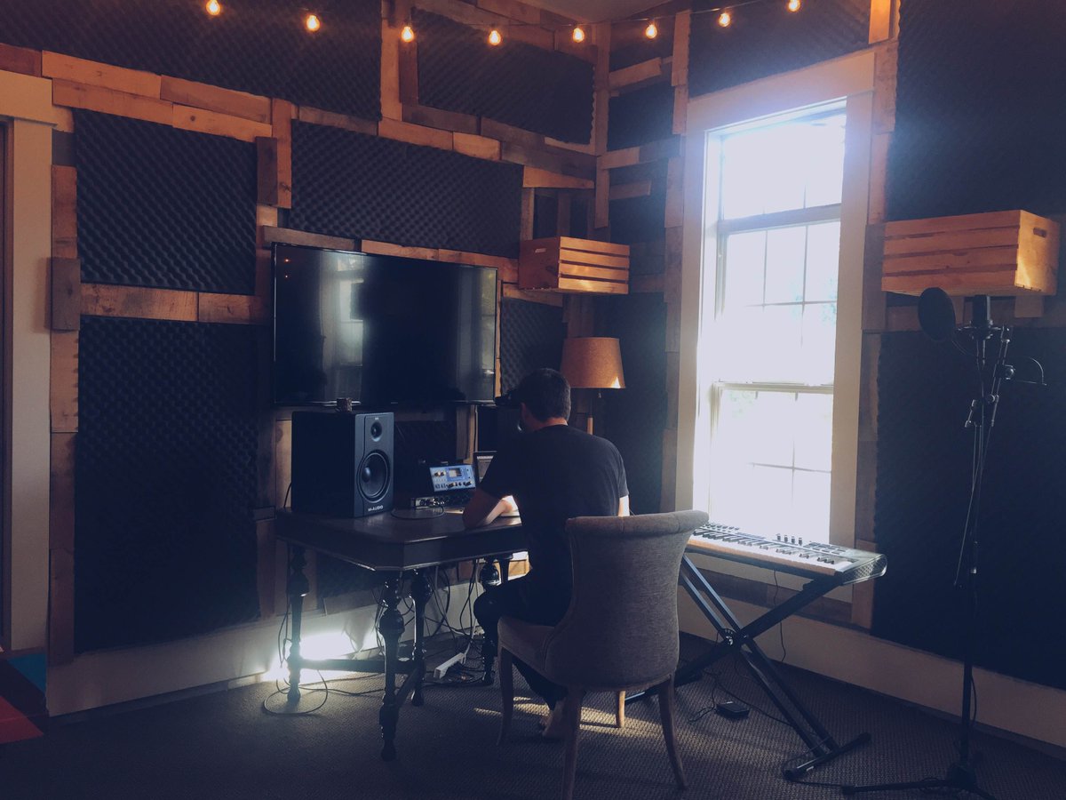 kartellmusic's tweet photo. Staying at this awesome place in Austin for my show. New music getting done here. Thx @SourPatchKids #austinpatch https://t.co/b0kJNnz8qW