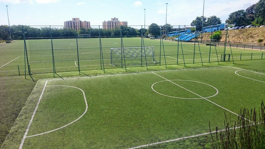 ssuss_capetown's tweet photo. SSUSS Southern Suburbs venue, UCT's Kopano Astroturf (Cnr Cecil Rd and Chapel Rd). ⚽⚽ https://t.co/UMi5kpnQo9