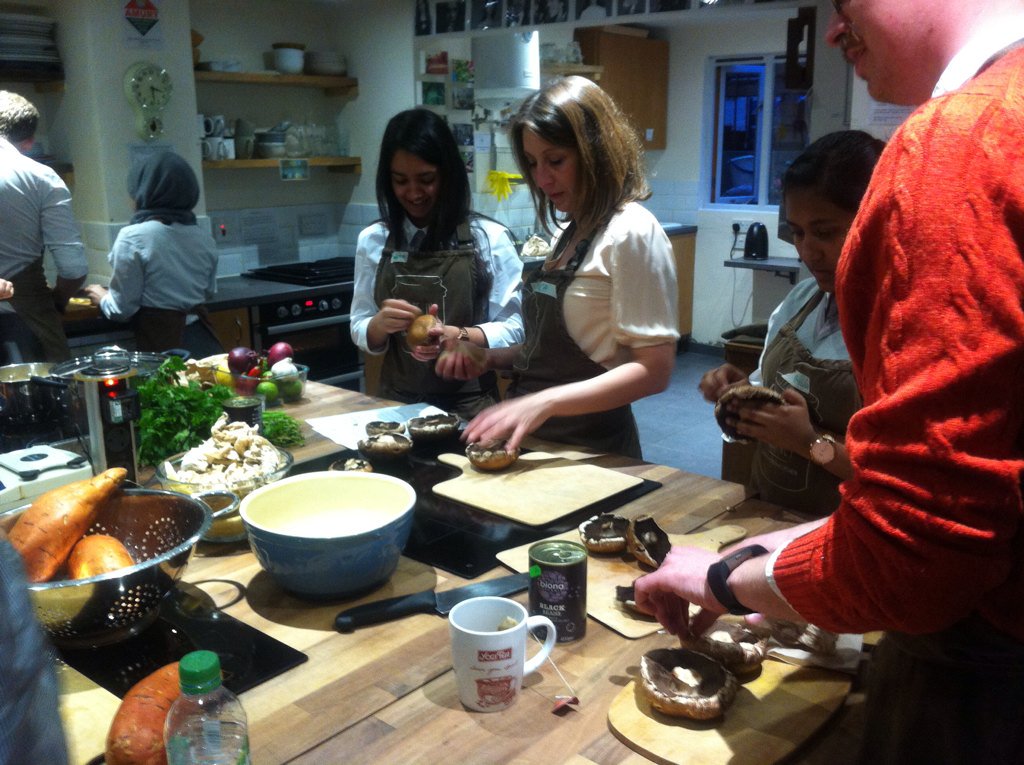 Futureversity's tweet image. Day 3 of #Voltforce! Vegan goodness @madeinhackney w/ @salesforce volunteers! #nomnom