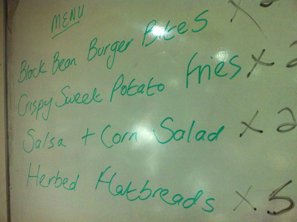 Futureversity's tweet image. Day 3 of #Voltforce! Vegan goodness @madeinhackney w/ @salesforce volunteers! #nomnom